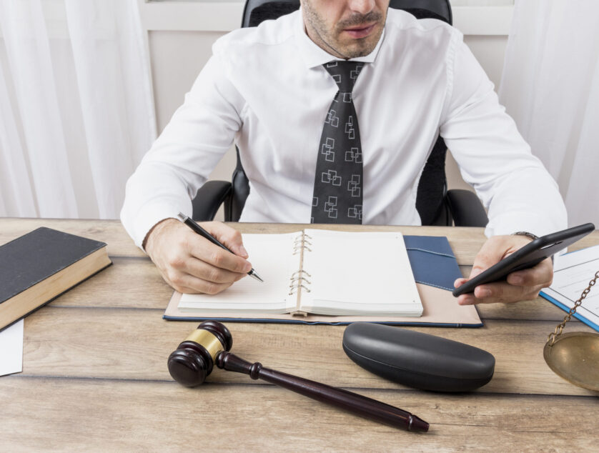 lawyer-with-smartphone